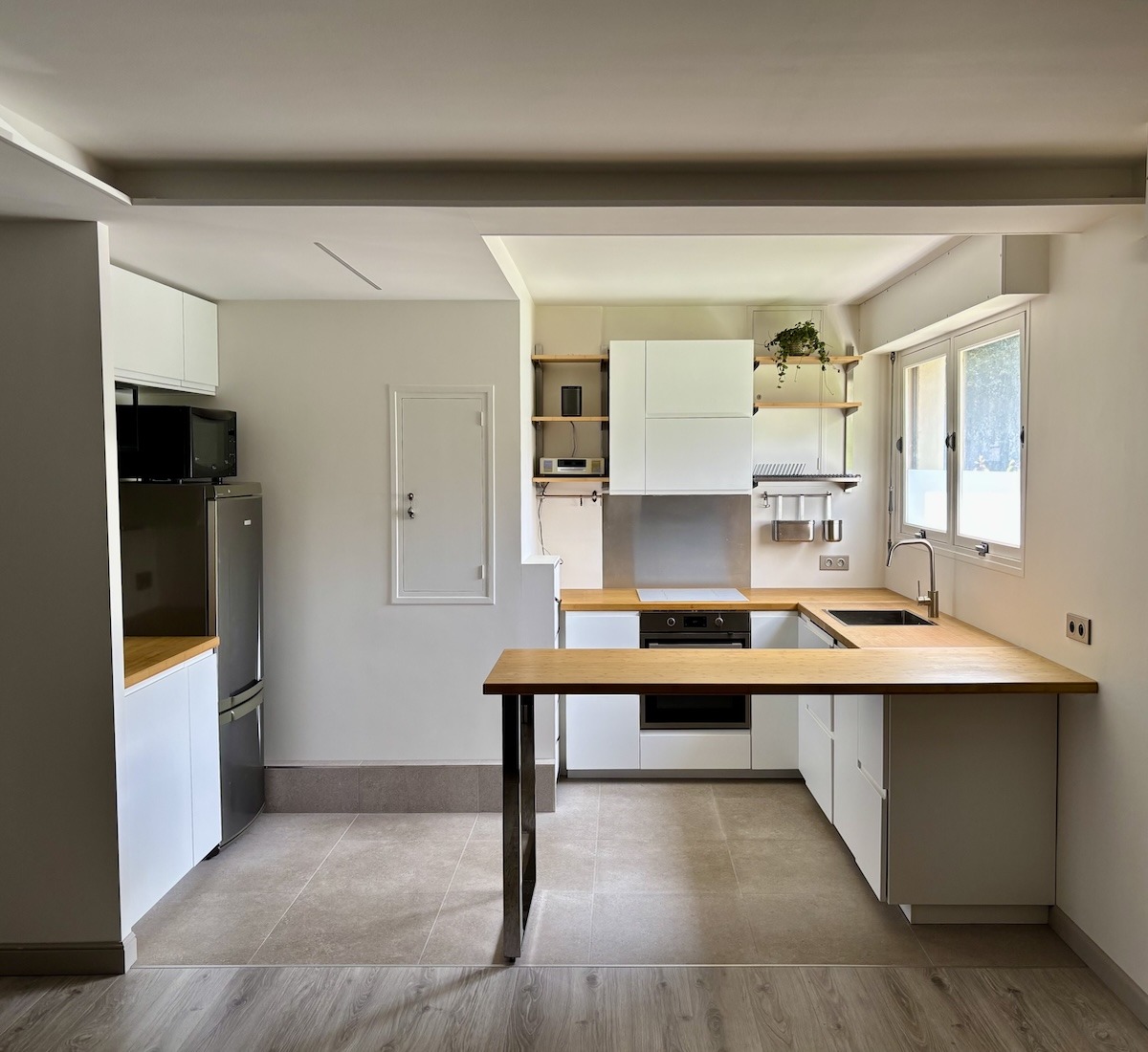agencement intérieur sur-mesure d'une cuisine réalisé à Courbevoie dans les Hauts-de-Seine