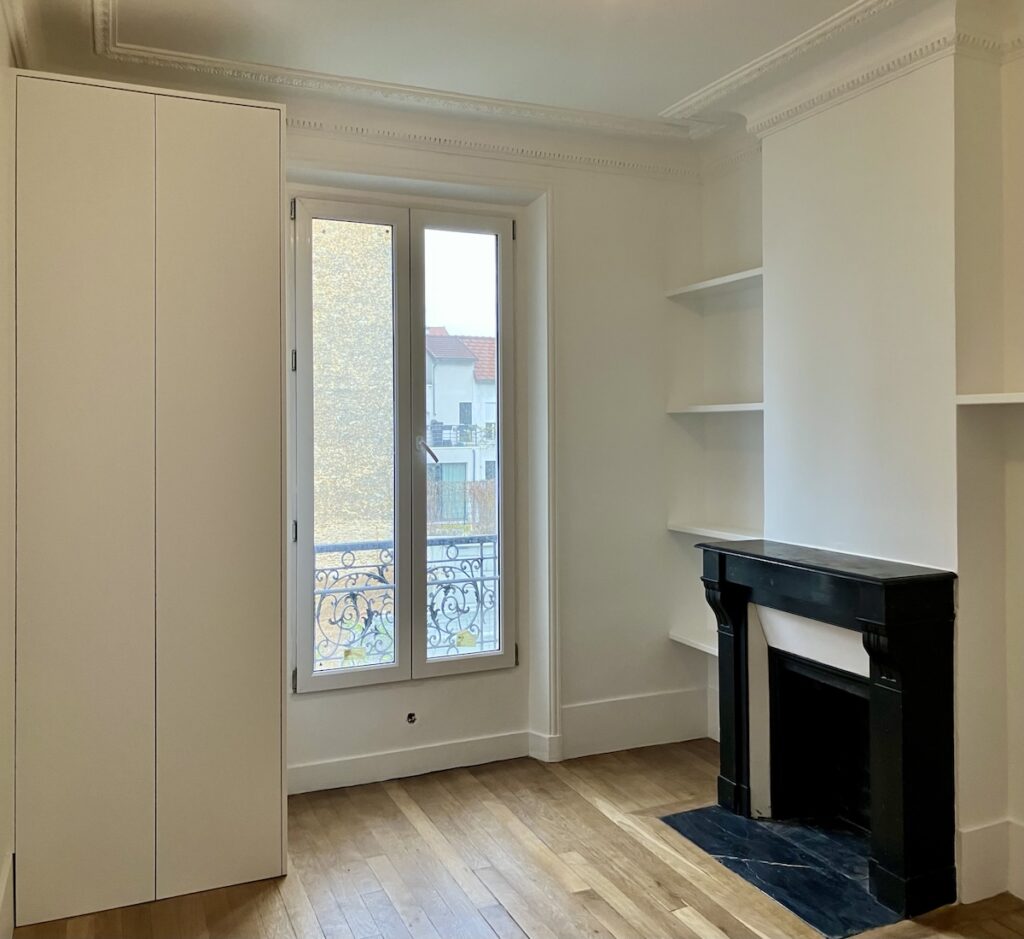 Chambre rénovée avec dressing sur mesure dans un appartement à Asnières‑sur‑Seine