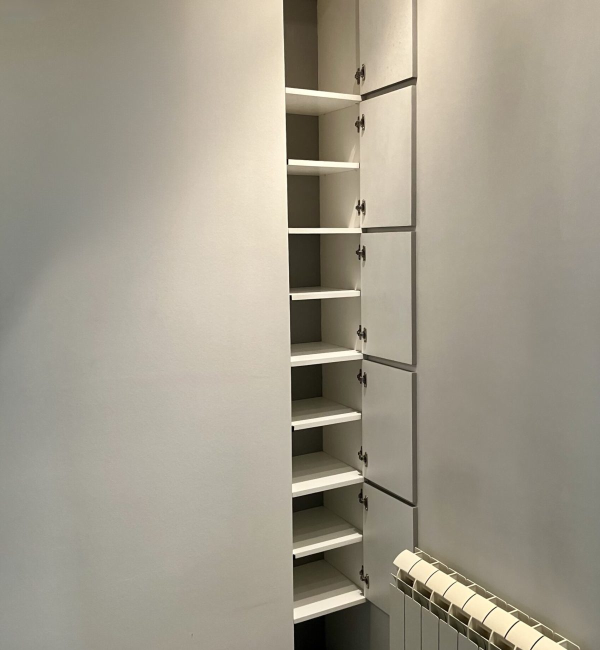 Étagères encastrées et rangements sur mesure encastrés réalisés à Bois-Colombes